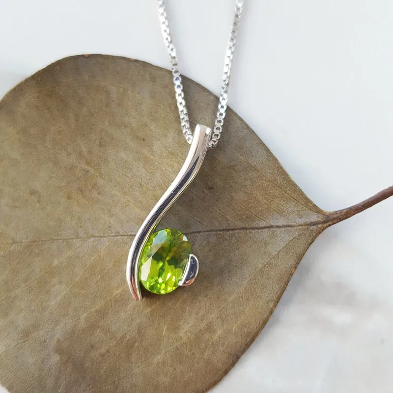 Arizona Peridot Silver Jewelry Curvy Peridot Pendant