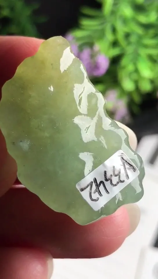 Natural Jade Rough Jadeite Raw (10g,3.0x1.8x1.0cm)-V3342