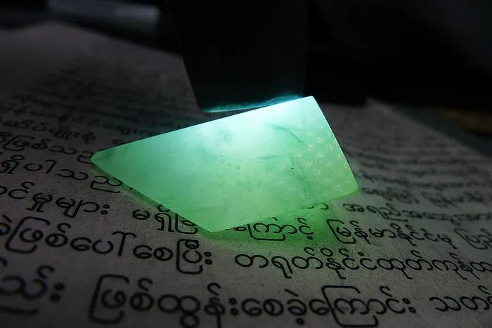 Natural Jade Rough Jadeite Raw (13g,4.2X2.9X1.1cm)
