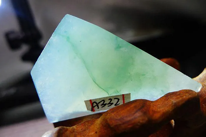 Natural Jade Rough Jadeite Raw (13g,4.2X2.9X1.1cm)