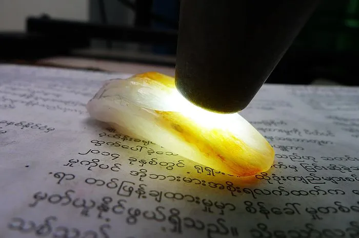 Natural Jade Rough Jadeite Raw (25g,5X2.7X1.4cm)