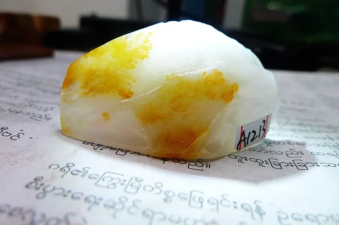 Natural Jade Rough Jadeite Raw (25g,5X2.7X1.4cm)