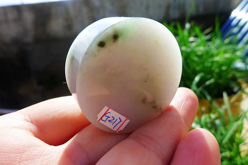 Natural Jade Rough Jadeite Raw (64g,3.9X3.9X1.6cm)