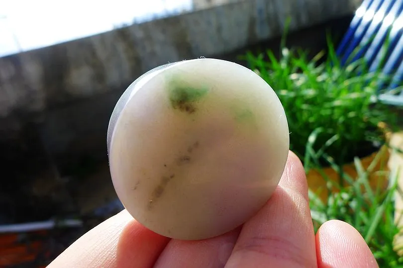 Natural Jade Rough Jadeite Raw (64g,3.9X3.9X1.6cm)