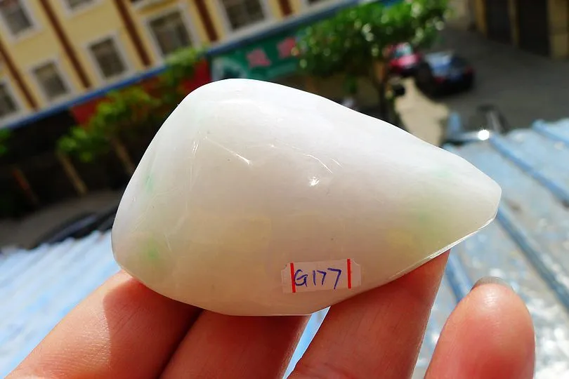 Natural Jade Rough Jadeite Raw (86g,6.3X4.1X2.4cm)