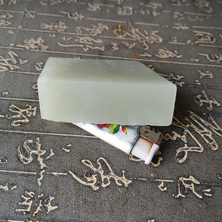 Natural Kunlun Jade Rough Nephrite Raw (187g, 7.8X6X2.4cm)