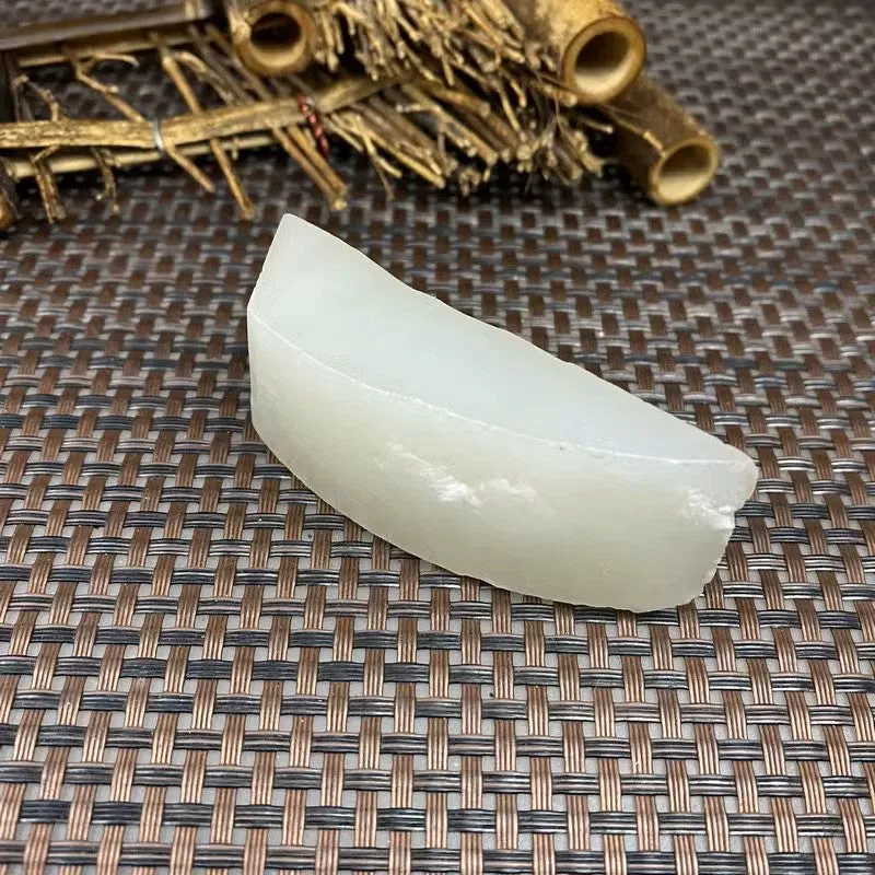 Natural Kunlun Jade Rough Nephrite Raw (83g,7.2X2.9X1.9cm)