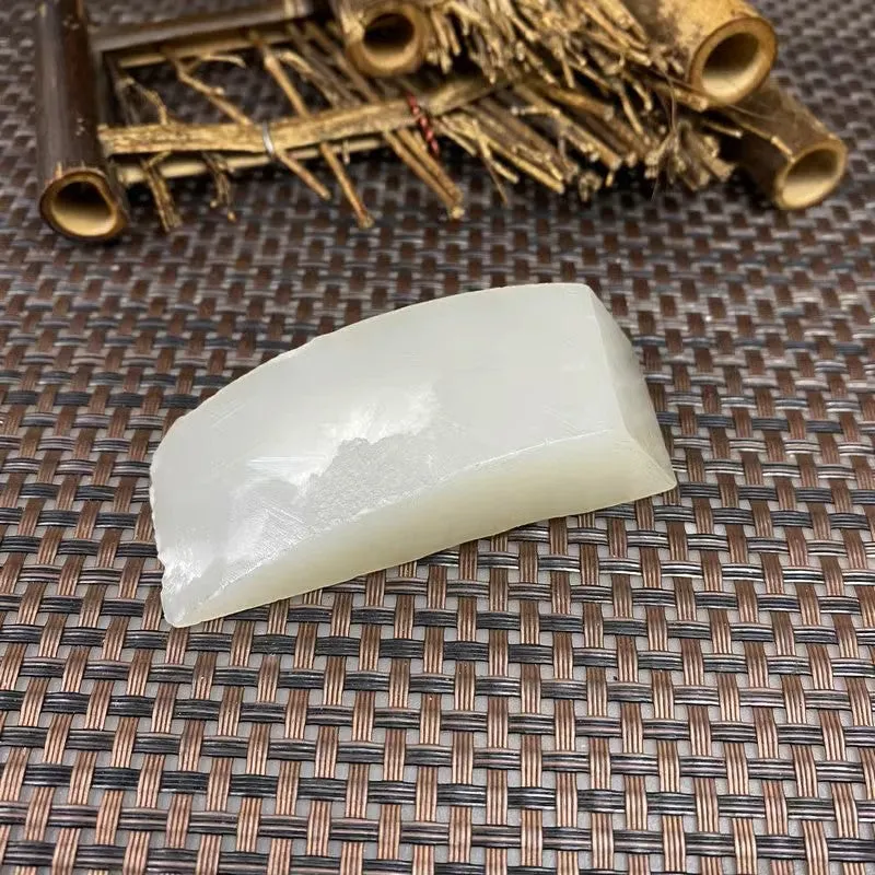 Natural Kunlun Jade Rough Nephrite Raw (83g,7.2X2.9X1.9cm)