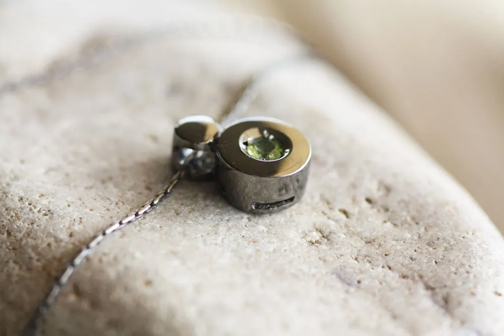 Peridot pendant for women in sterling silver black rhodium