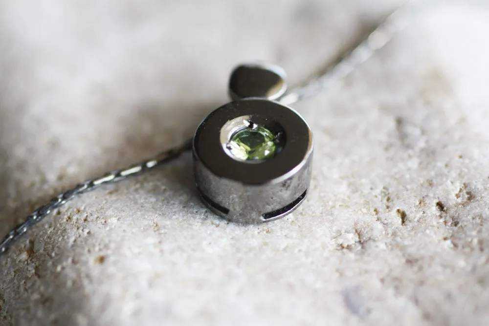 Peridot pendant for women in sterling silver black rhodium