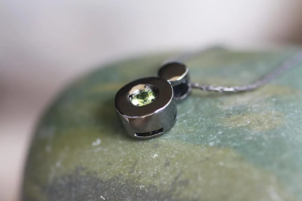 Peridot pendant for women in sterling silver black rhodium